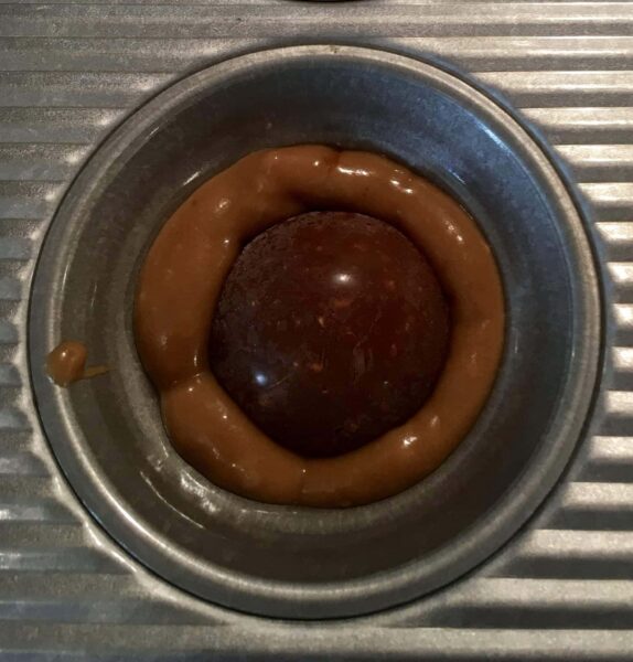 Cœur au praliné inséré dans la pâte à muffin