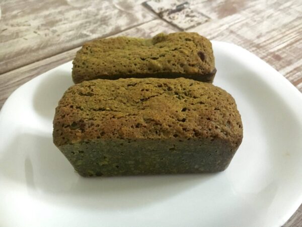 Petits cakes à la pistache démoulés