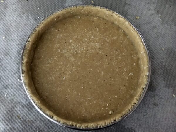 Fond de tarte à la coco foncé dans son cercle
