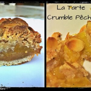 Tarte crumble aux pêches vue en coupe et garniture de fruits