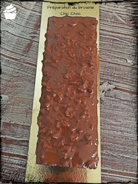 Brownie Chic Choc glacé, vu de dessus avant décoration