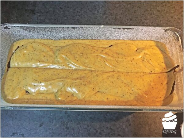 Pâte marbrée dans le moule avant cuisson
