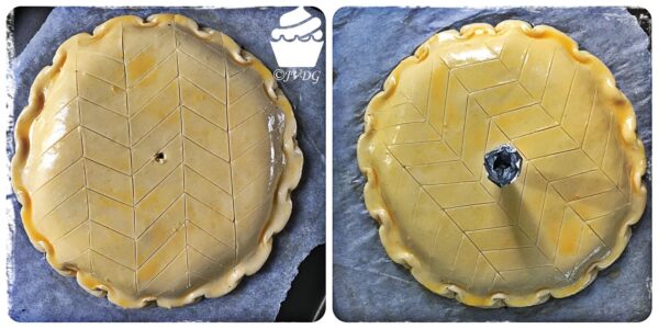 Galette avant cuisson au décor quadrillé, avec une cheminée centrale