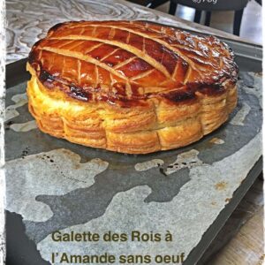 Galette des Rois à l’amande dorée à la sortie du four