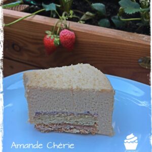 Part de l’entremets Amande Chérie coupée