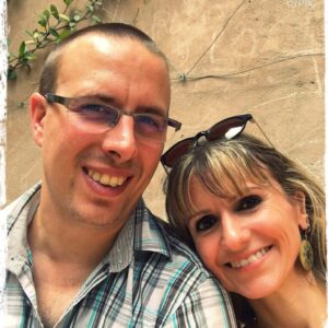 Deux personnes en selfie à Séville