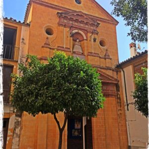 Façade orange de la chapelle Ermita del Socorro à Cordoue