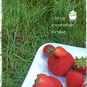 Choux Inspiration Fraise et fraises fraîches en gros plan