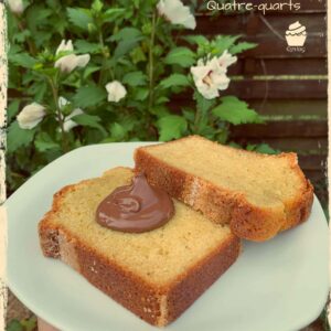 Tranches de quatre-quarts avec de la pâte à tartiner