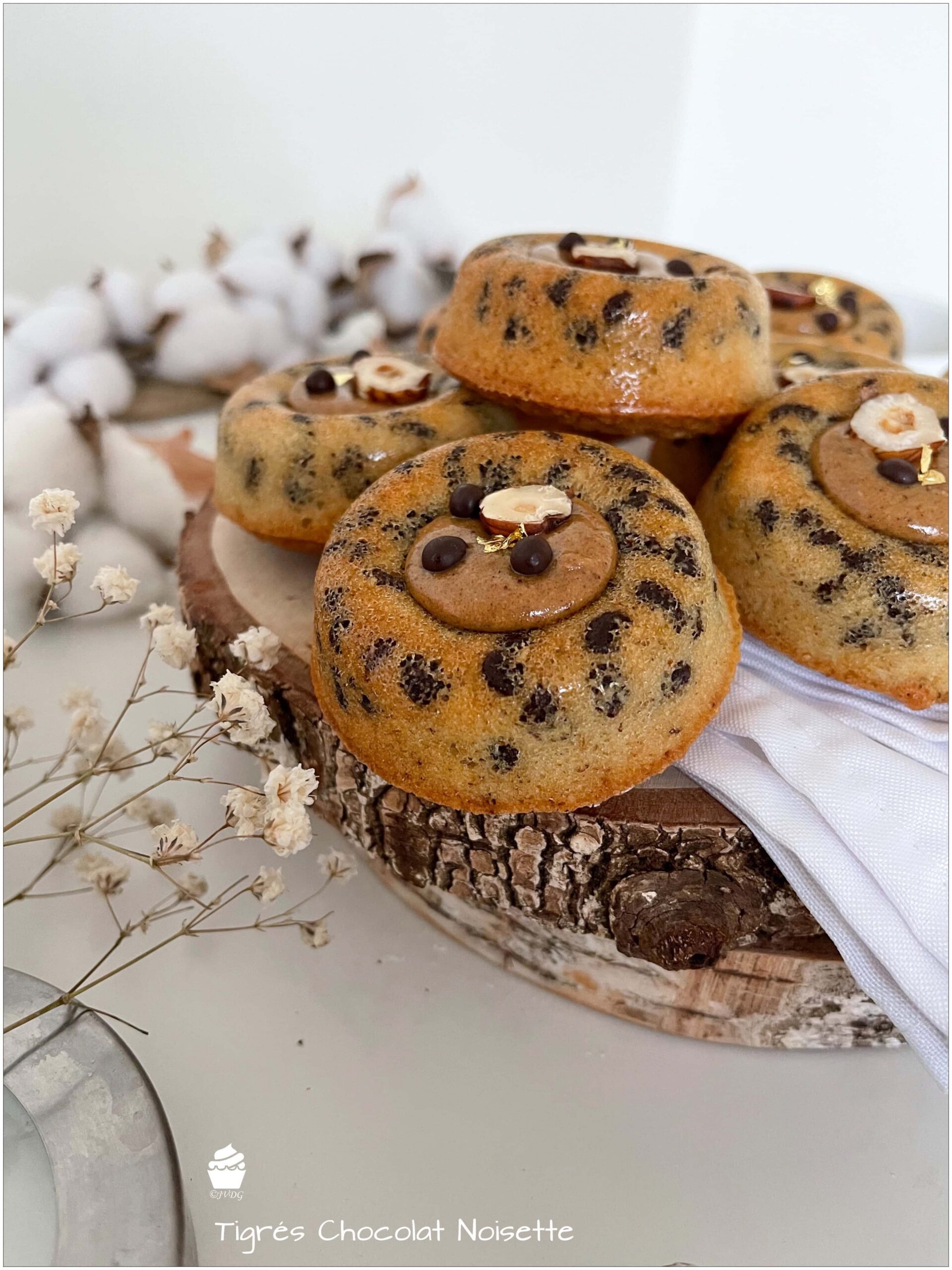 Tigrés au chocolat et à la noisette garnis de praliné