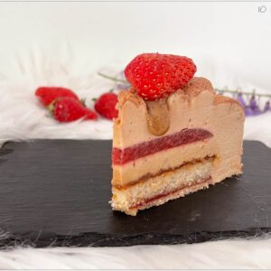 Part d’entremets 10 mois montrant le confit de fraise