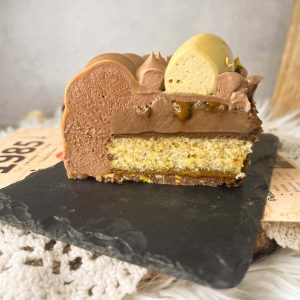 Part de Vintage 85 montrant mousse, biscuit et namelaka
