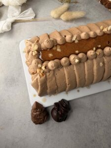 Détail du praliné et de la ganache de la bûche Spirale