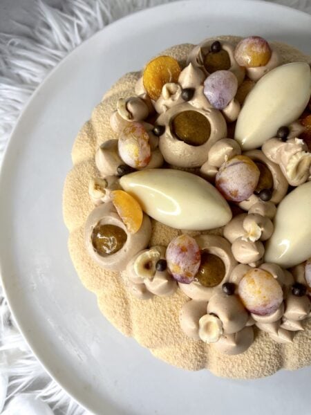 Détail des mirabelles, quenelles et ganache sur Sur une valse gourmande